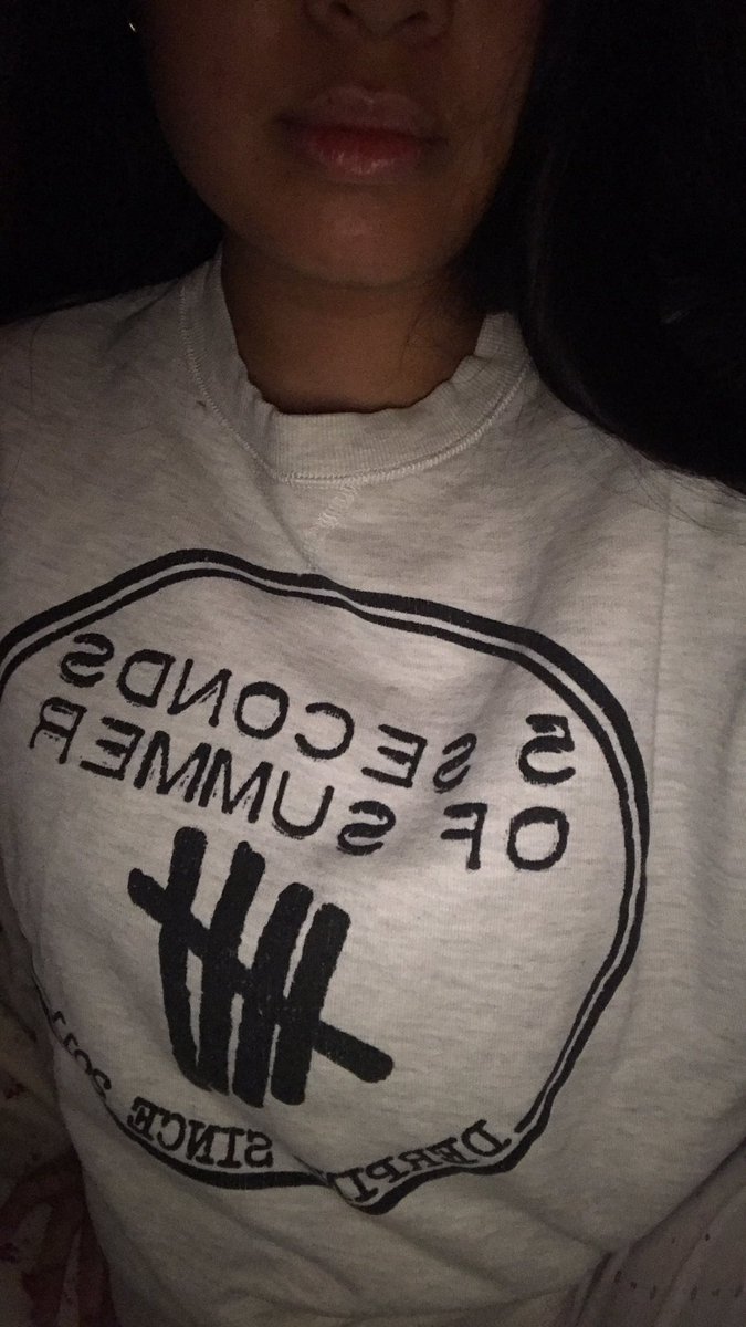 withyouicanlive's tweet image. me getting ready for calum’s live and hoping that he’ll notice me: 🤡
#5SOSWORLDDOMINATION