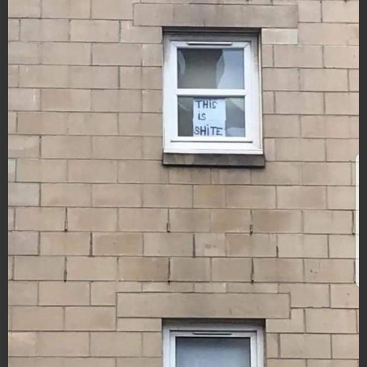 Who needs rainbows in the window.. Not this flat in Glasgow 😏