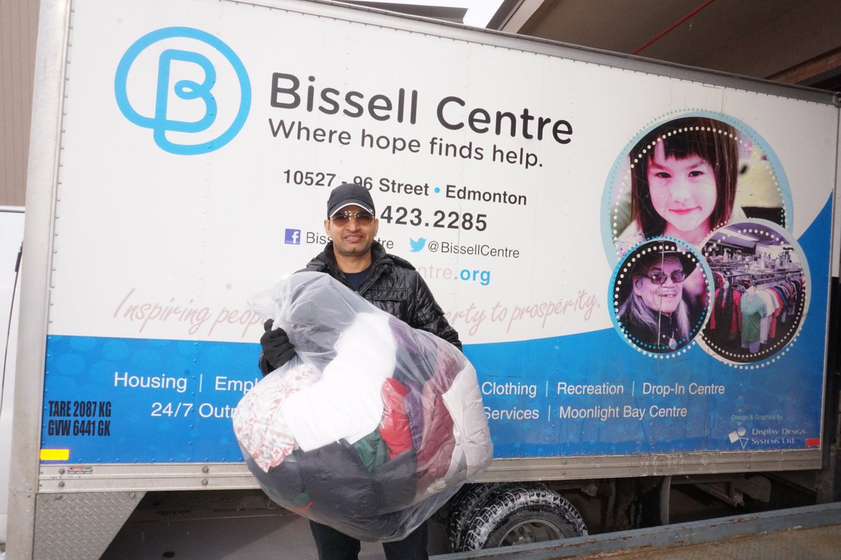 myunitedway's tweet photo. As part of our rapid response to COVID-19, we partnered with @bissellcentre to donate winter wear from our Coats for Kids &amp; Families drive and clothing from @eddiebauer to those in need at @yegexpocentre.
Together we can keep our community strong. #yeg #AlbertaCares #locallove https://t.co/dtKd3DCJ87