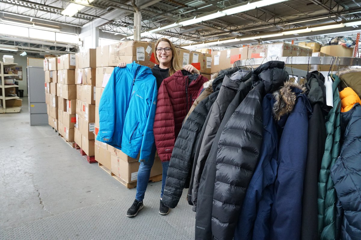 myunitedway's tweet photo. As part of our rapid response to COVID-19, we partnered with @bissellcentre to donate winter wear from our Coats for Kids &amp; Families drive and clothing from @eddiebauer to those in need at @yegexpocentre.
Together we can keep our community strong. #yeg #AlbertaCares #locallove https://t.co/dtKd3DCJ87