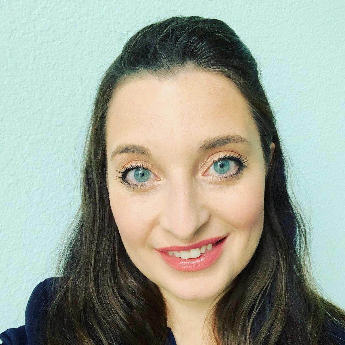 4ElenKate3's tweet photo. Oh hey, Friday!
#elenkate #elenkatebeauty #boldbrilliantbeautiful #findingbeautiful https://t.co/E1K0KnrvoO