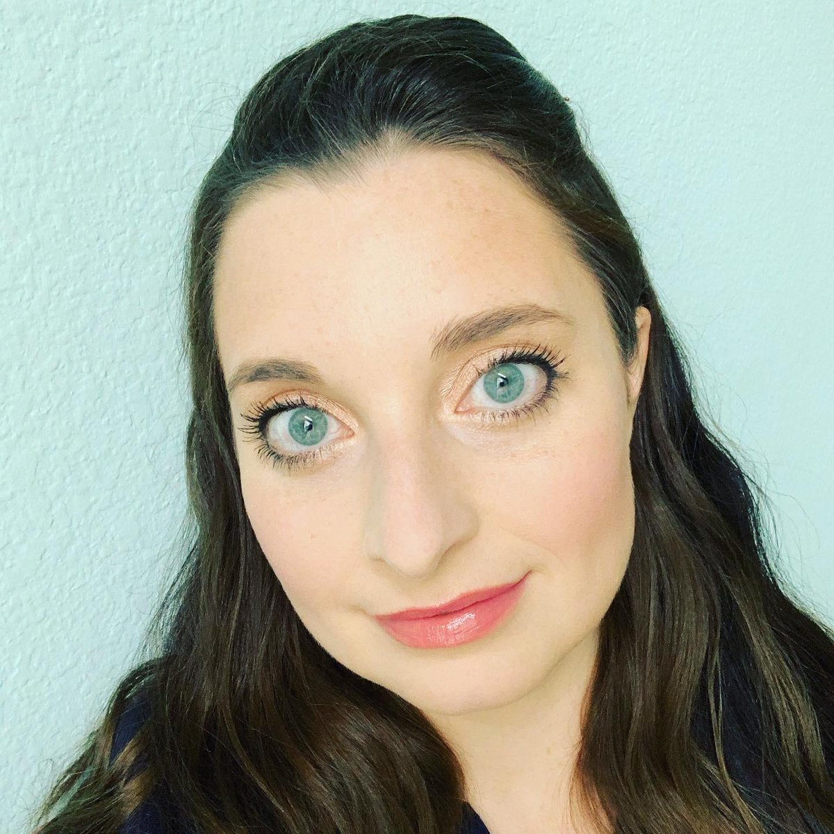 4ElenKate3's tweet photo. Oh hey, Friday!
#elenkate #elenkatebeauty #boldbrilliantbeautiful #findingbeautiful https://t.co/E1K0KnrvoO