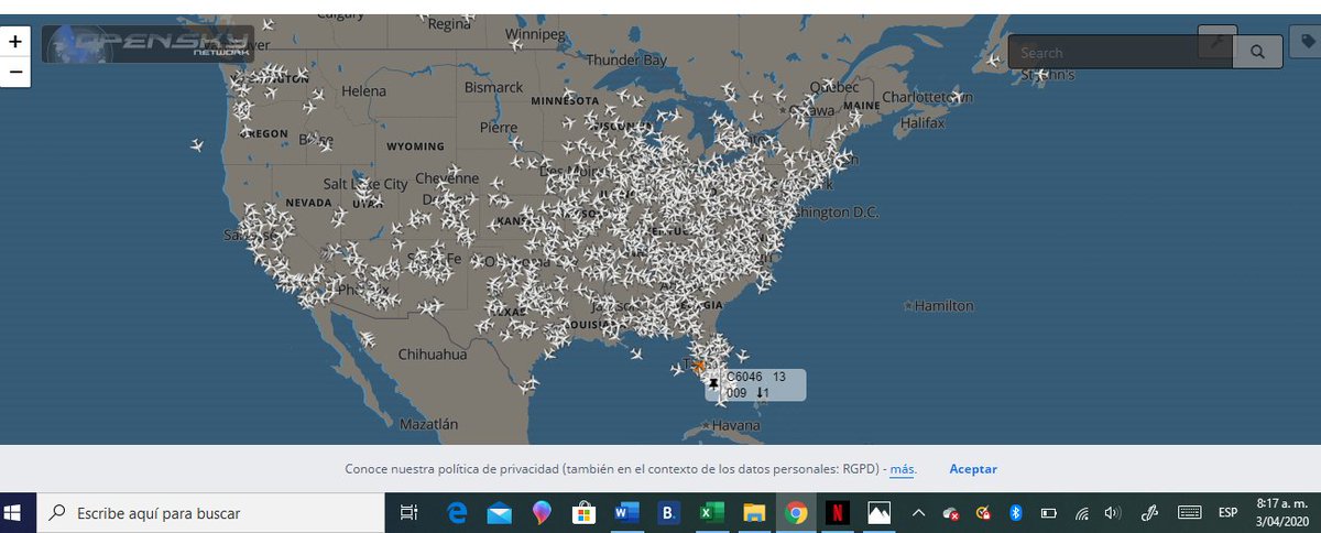RAMIROMUNOZC's tweet photo. #Coronavirus En estos dos mapas se comprueba que el contagio del coronavirus es similar a la actividad del tráfico aéreo en EEUU.  Solución temporal: los aviones deberían parar su actividad. #DonaldTrump https://t.co/F0JmvFtYEQ