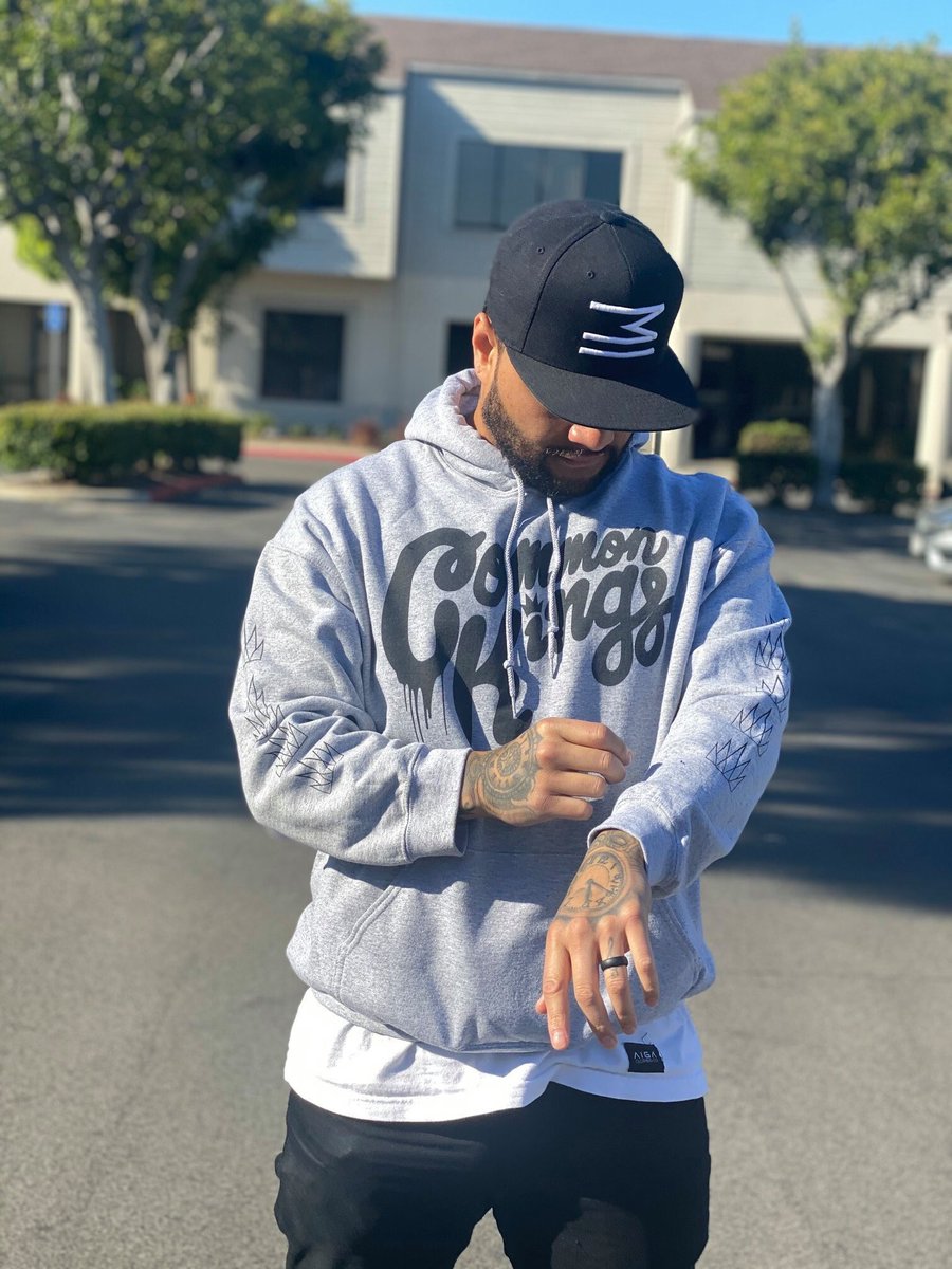 commonkingstour's tweet photo. New hoodie, new merch 🤟🏼 #CommonKings #CommonKingsMerch https://t.co/ZMQ3Nhw2aW