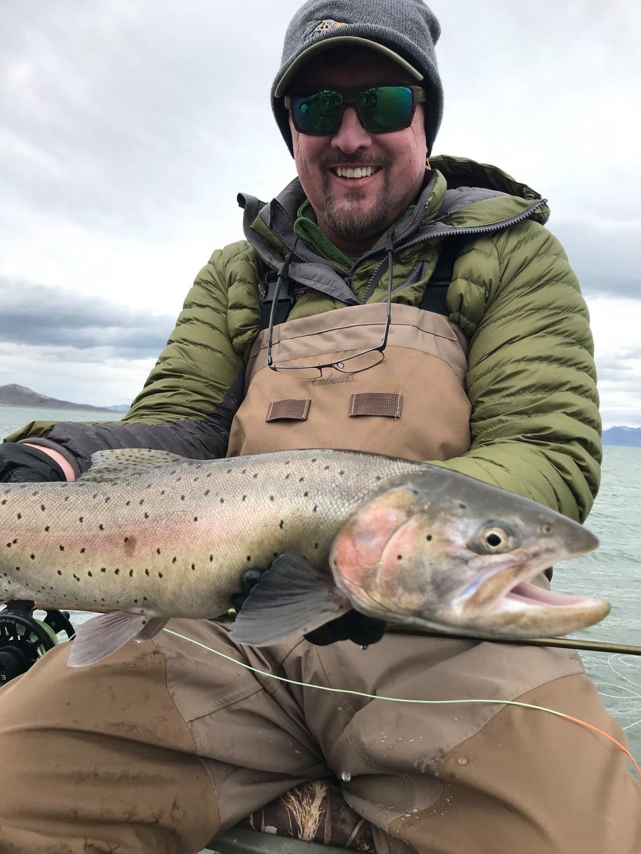 FRCcrew's tweet photo. "Flashback Friday" to this time last year and this beauty Curtis caught in Reno, Nevada. You know it's a good day when the fish takes up the frame of the shot and then some!
#LifeOnTheFly #PyramidLake #bucketlist #fishingbum #flyfishing #castingfortheway #Matthewfournineteen https://t.co/uz15H0o718