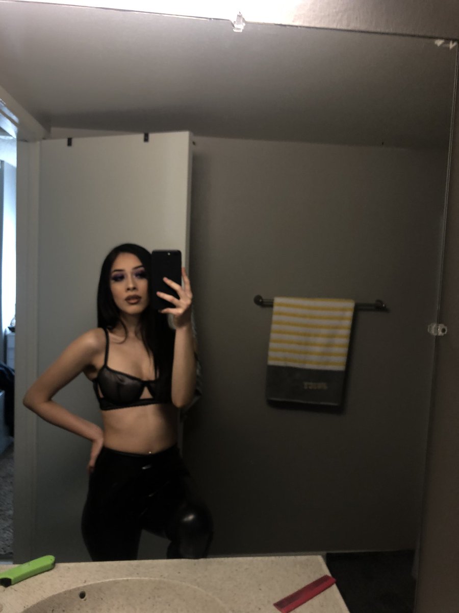 GLITT3R3's tweet photo. silent senders NOW #femdom https://t.co/xC9SEhdT8F