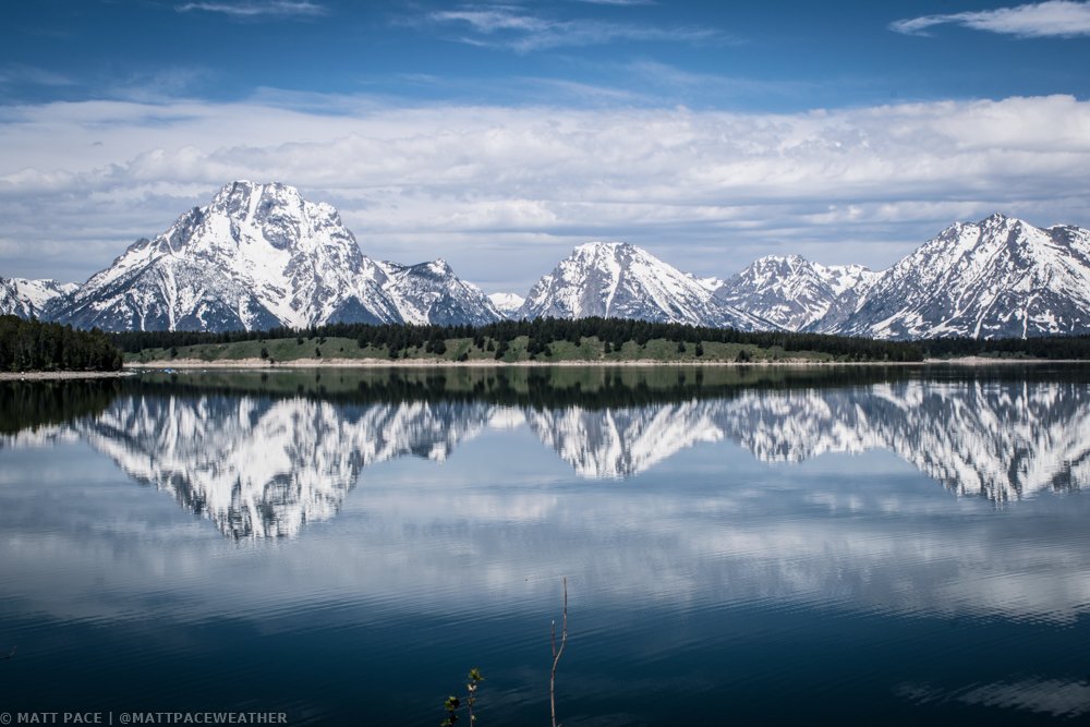 WeatherChitChat's tweet photo. Possibly one of the most picturesque locations on this #digitalvacation: reflections in #JacksonLake at @GrandTetonNPS! (Hour 13/16) https://t.co/5r6Ueduipk