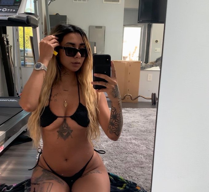 1 pic. ig got it so yal get it 2

decided to enjoy a quarantine 2day https://t.co/7WcHWSq5Mt