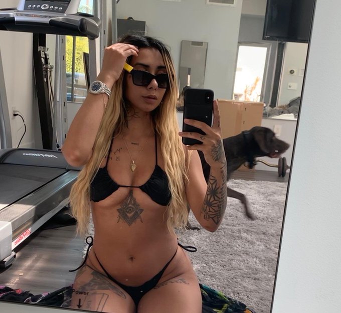 2 pic. ig got it so yal get it 2

decided to enjoy a quarantine 2day https://t.co/7WcHWSq5Mt