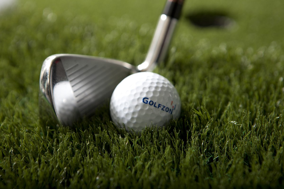 インドアゴルフ練習場 ドライビングレンジ東新宿 けっして欲張ってはいけない ボールを出すだけで満足せよ ハリー バードン 当店には バンカーを再現したマットがあるので 集中した練習が出来ちゃいますよ その感触をぜひ 体験してみてください