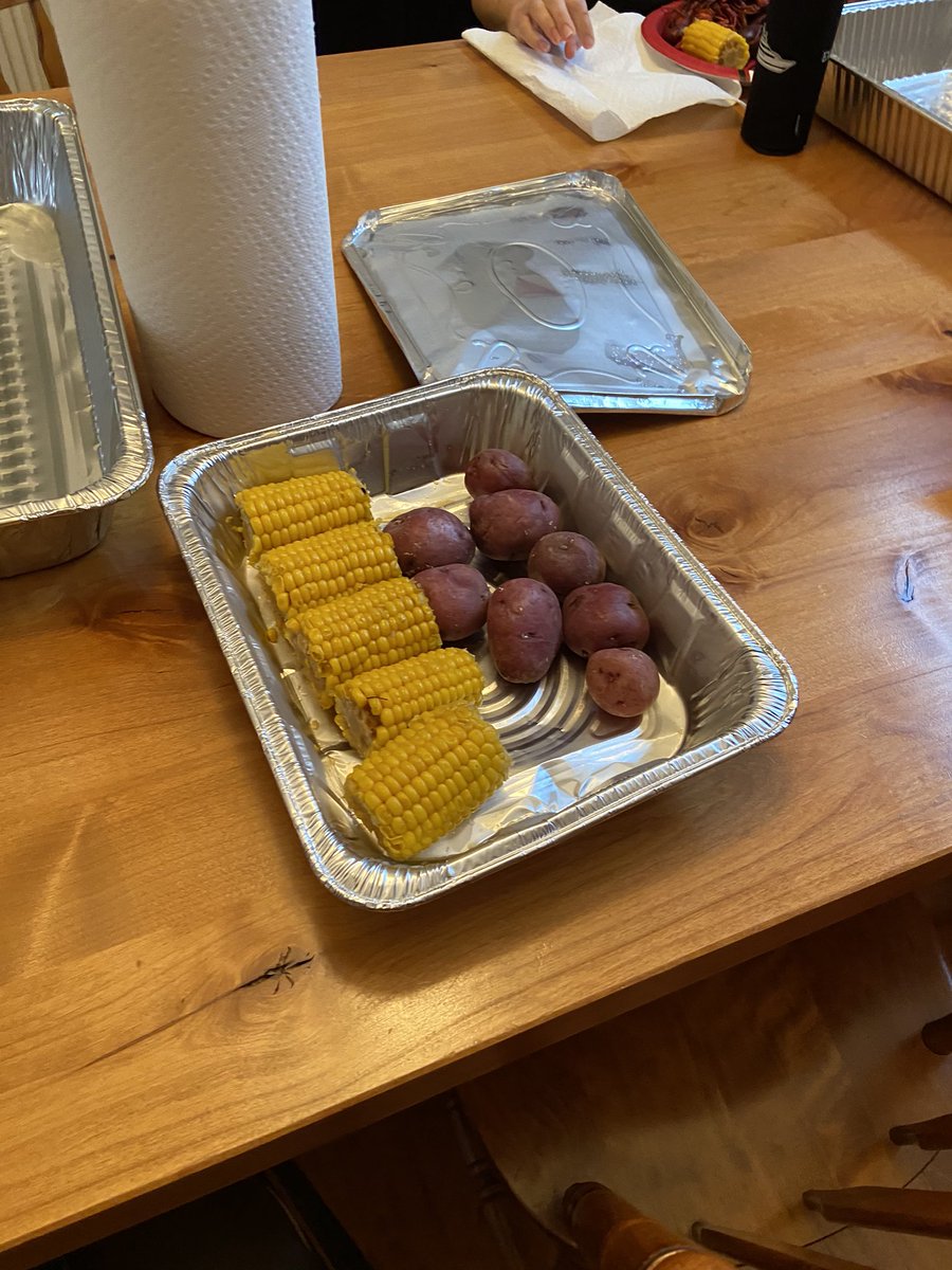 wakifer's tweet image. Thank you @caferue for a great dinner. #20lbs #fixins #popcornshrimp #crabcakes