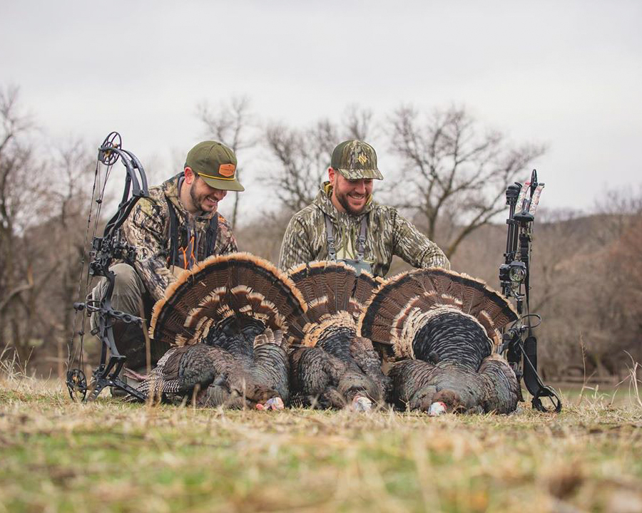 trophyridge's tweet photo. Making a move and getting close to the roost paid off big for @michaelhunsucker and @joey.purpura! Congrats guys! ⁣

@heartlandbowhunter #trophyridge #toolsbowhunterstrust #reacttechnology #backedbyreact #bowhunting #archery https://t.co/rNFeAwhvhg
