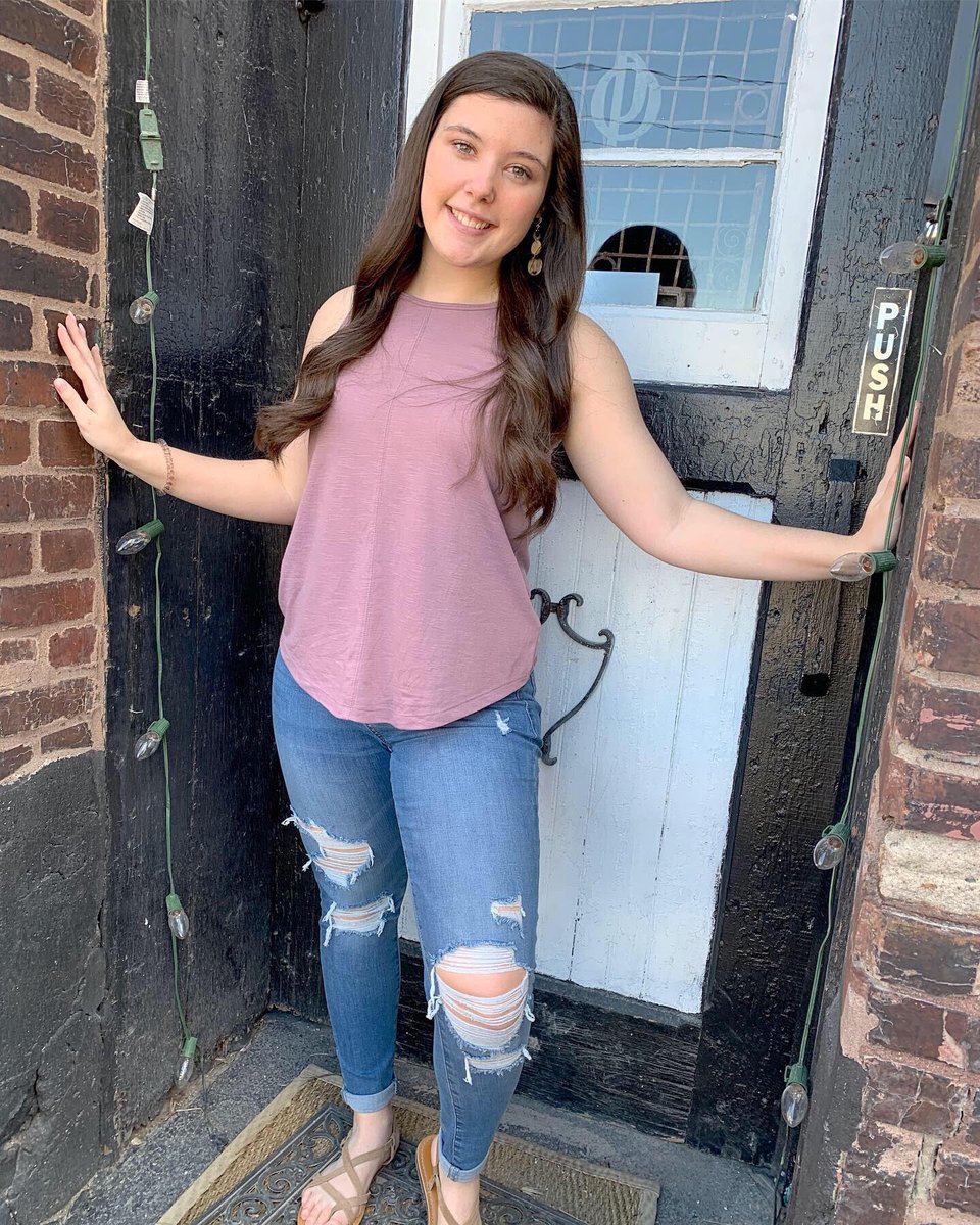 Counseling_THS's tweet photo. Next up is Katie Wheeler! She’ll be attending Central Methodist university in the fall. She’s planning on getting my BSN and plans to try and stay involved by trying out for golf and cheer. We look forward to seeing all that you continue to accomplish, Katie! Congratulations! https://t.co/hL0O00WwX1