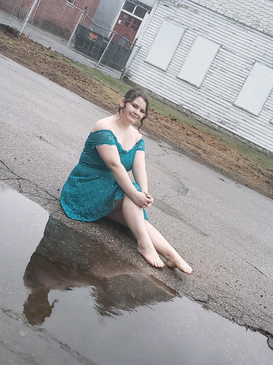 ALarsonAHS's tweet image. Another couple of seniors! #AHSunprom2020