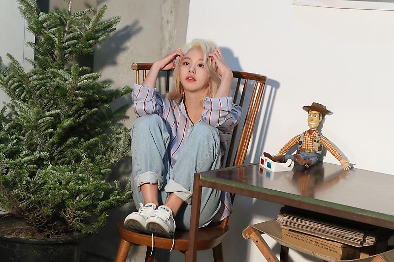 IT'S BEEN A YEAR SINCE WE'VE BEEN BLESSED BY THESE PHOTOS. Chaeyoung x OhBoy! More photoshoots to come  @JYPETWICE 