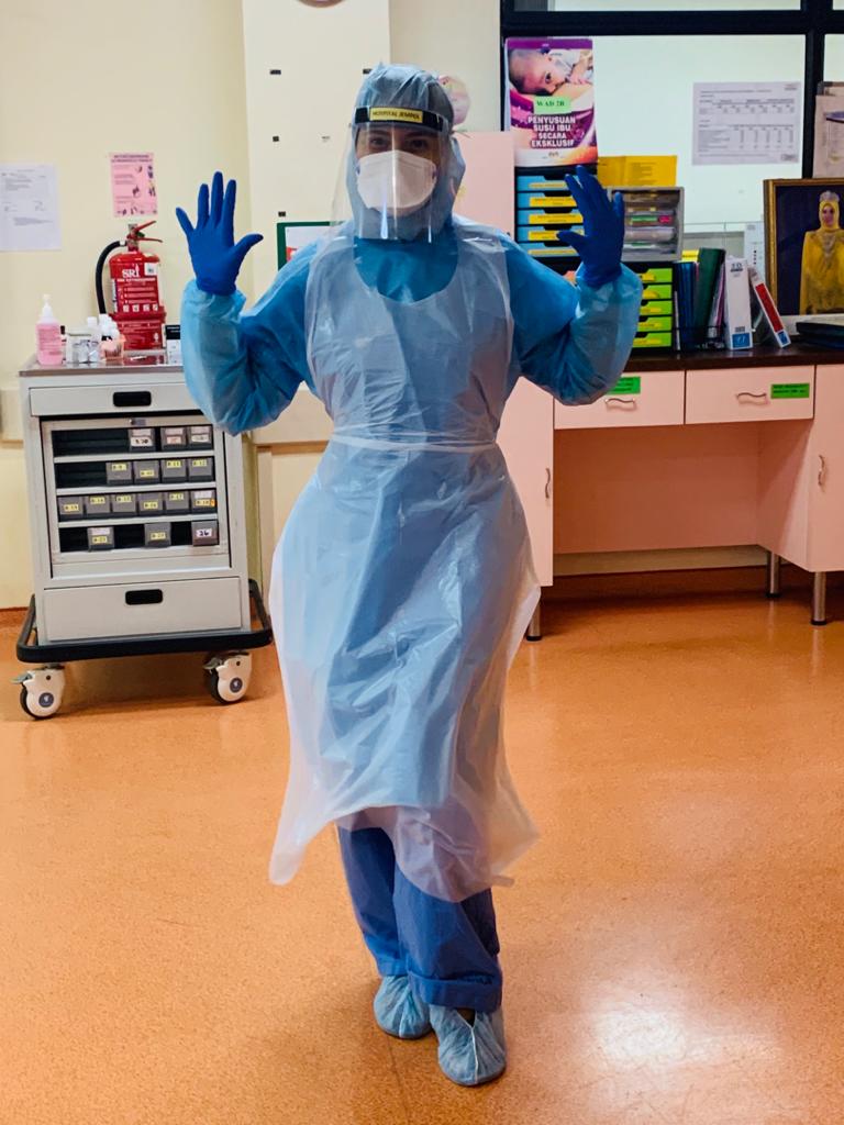 rainogarments's tweet photo. Saving lives while taking your scrub orders #doctorpreneur 👩🏽‍⚕
#rainoscrubs #rainogarments 
#StayHome #KitaJagaKita #COVID19 #COVID19Malaysia #SARSCoV2 #FrontLineHeroes #SaturdayMotivation #medicaluniform #bajuOT #nurses #doctors #hero #premiumscrub #muslimah #womenempowerment https://t.co/iW2flAtZPn