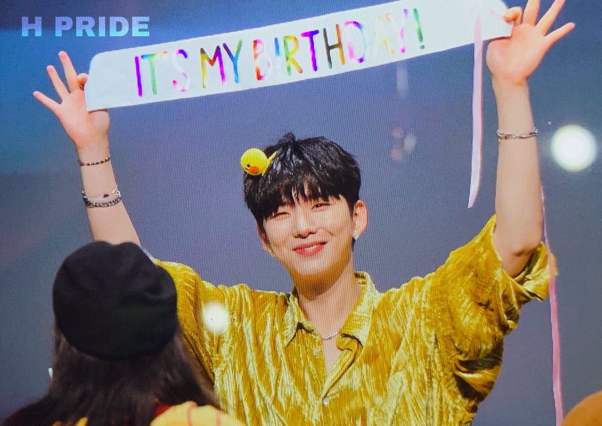 fun fact this fansign was on my birthday and i woke up saw this and cried