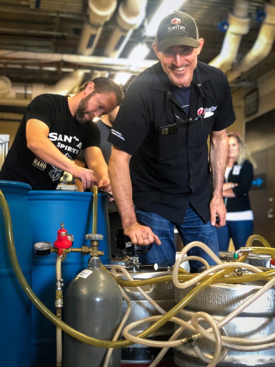 SanTanBrewing's tweet photo. We are excited to partner with @CCDAZ to distill over 16,000 gallons of draft beer to produce 400 gallons of medical grade hand sanitizer!

Today our owners, Anthony &amp; Jamie, hand delivered the first batch of SanTanitizer to @honorhealth 🚑

#supportlocal #communitylove #arizona https://t.co/rcP1povYik