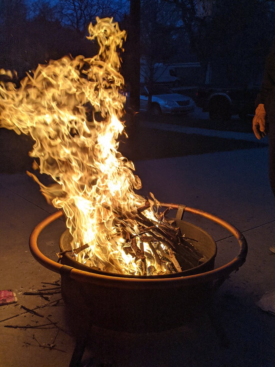 emmybeanz's tweet photo. Needed to do something familiar for the boys tonight... What better way then with a bonfire and smores. Thankful for a warmer night to do it. #familytime #somesortofnormal #lovemyfamily #grateful https://t.co/HNfdTj54ni