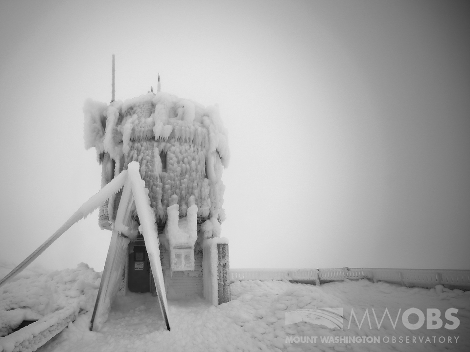 MWObs's tweet photo. A prolonged ice storm battered the summit today with surfaces getting coated in ice varying from a few inches to upwards of 2 feet (the thickest we have seen so far at least). This is the view of our instrument tower coated in said ice... 1/
#NHwx #NH #ice #icestorm #mountains https://t.co/N0M39LfCxl