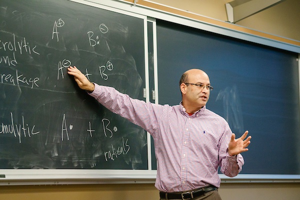 CentreAlumni's tweet photo. Dr. Joe Workman is this week’s #FacultyFriday!  He is a professor of chemistry. Outside of teaching, Dr. Workman researches igneous petrology and geochemistry. Share your favorite Centre memories with Dr. Workman below! https://t.co/PQeawjKuTR