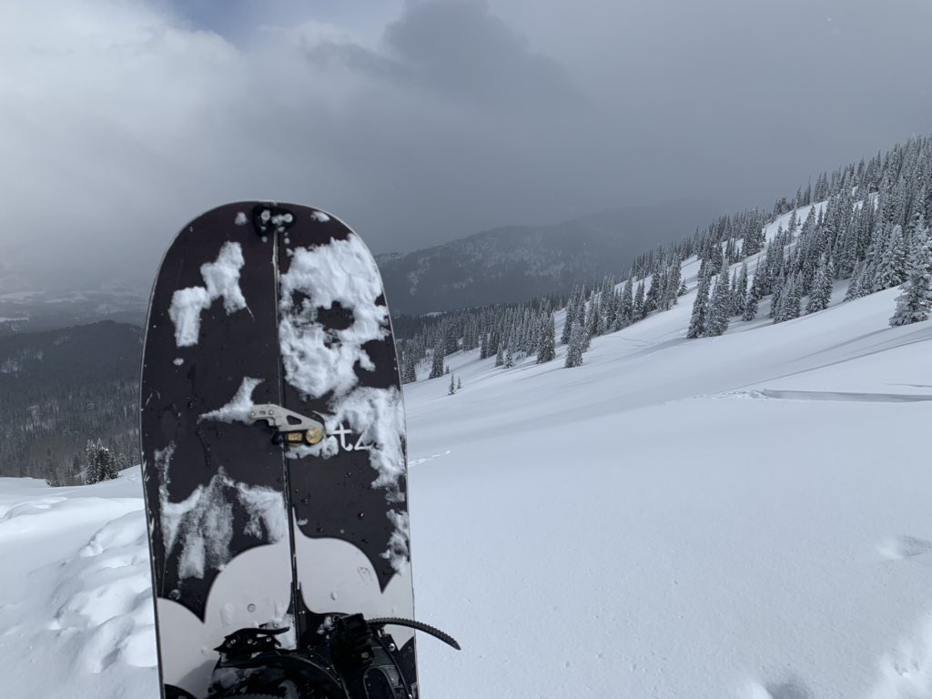 DeckadencEShopp's tweet image. Up to the top, over and down. #splitboarding #snowboarding #spring #snow #powder #stormchaser #adventures