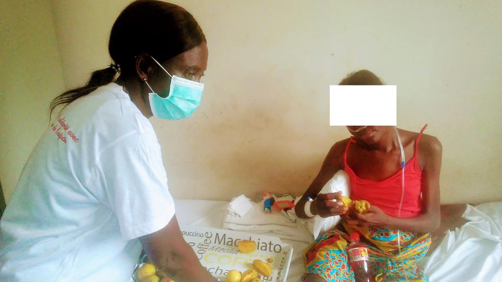 Avturtb's tweet photo. Our volunteers, Muhota Françoise and her son Christian suffered from ultra-resistant tuberculosis, Thus, today they are victorious and they are voluntarily engaged in the fight against tuberculosis. Thank you and good Luck. Let the strong support the weak. https://t.co/O83fpyhv1O