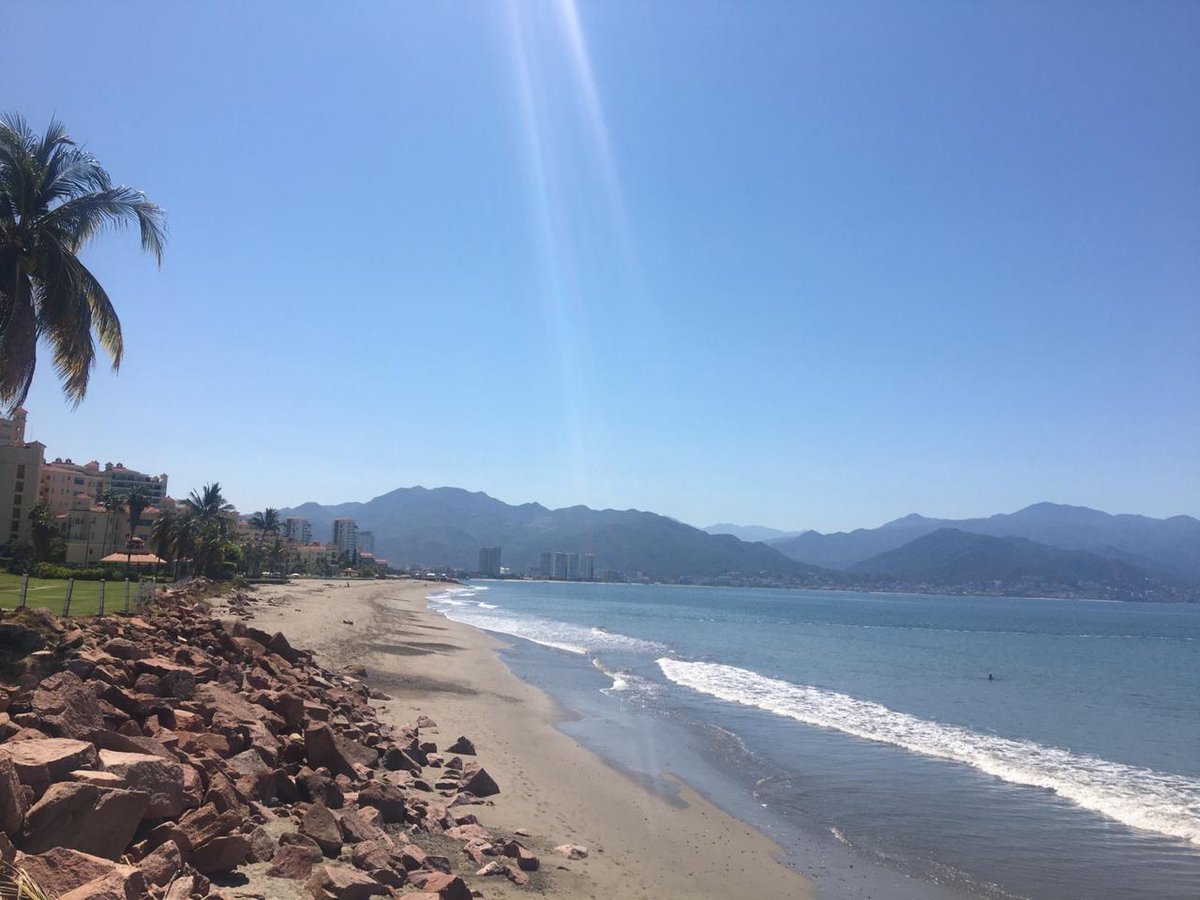 EnriqueAlfaroR's tweet photo. Salir de casa o, peor aún, salir de la ciudad es exponerse a contraer o transportar el virus a donde hoy no tienen ese problema. México cuenta con Jalisco y Jalisco contigo. Si te cuidas tú, nos cuidas a todos. https://t.co/fbxEOg0YY3