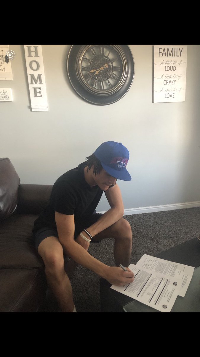 dink_cash's tweet photo. Excited to announce my commitment to Hutchinson CC!!🔵 🐉@CoachSerchia #bluedragons https://t.co/5V7VAFlm98