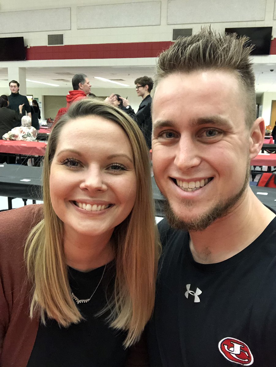EmiliSabourin's tweet photo. What do I miss? Well, besides everything... my freshmen, spirit days with my besties, and date nights at student-centered events. #jaydayfriday @JeffCityStuco https://t.co/XuAwaH3PVf