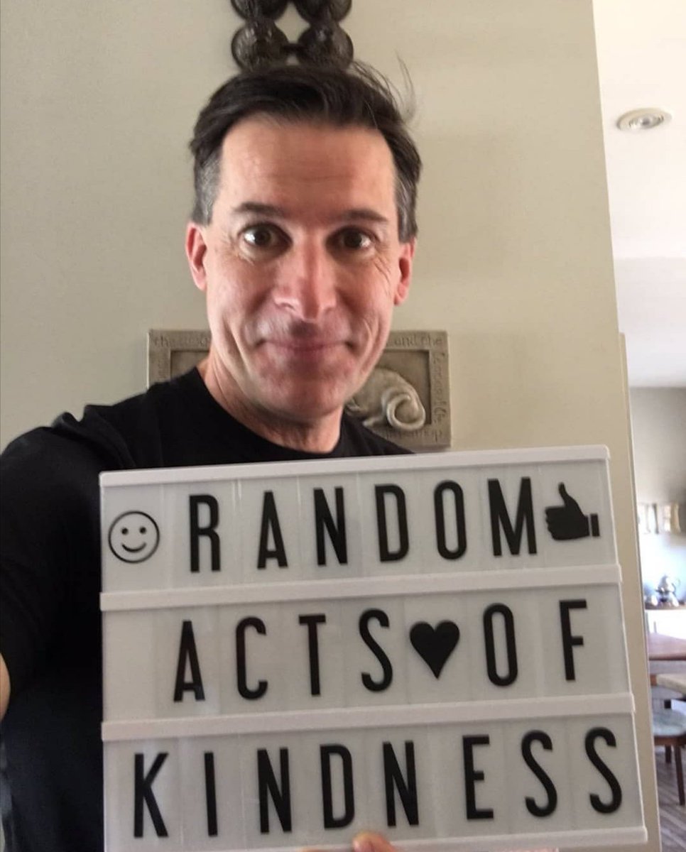 1059TheRegion's tweet photo. Hey York Region! One of our local organizations, @CMHAYork is spreading some positive vibes with a new social campaign. Join the movement by posting a sign with #signofsupport on FB just like @JimLangSports did below, (hand written is perfect) with your tip for keeping positive. https://t.co/t9iIHLjygC