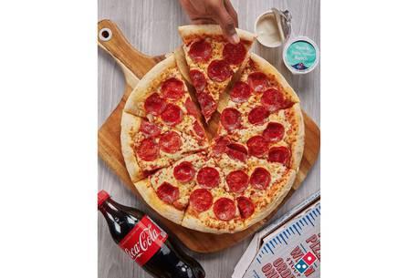 PEIGuardian's tweet photo. Charlottetown restaurant delivers free pizzas to hungry students left in Holland College residences
https://t.co/x2aM28uHAY https://t.co/E7SAE6BBaG