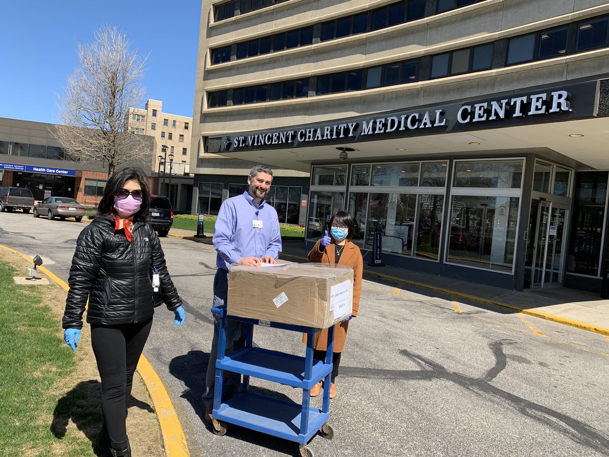 DrSeussBen1's tweet photo. Our Greater Cleveland Chinese Community today donated2000 masks to UH Rainbow,2000 to Vincent,Summa 3000,Akron Children’s 3000, Lake Health 4000, sediman cancer center1000. Lake health director call us lifesaver, we are so proud we helped our community https://t.co/Mb6fHluPbN