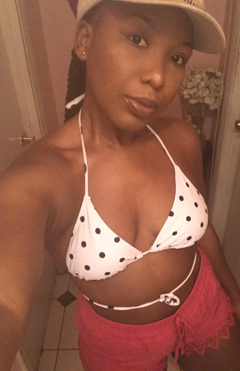 PaheenaXOXO's tweet photo. My fete outfit for S U π T S last year π #PartyWithAliv #OvadoseRadio @be_aliv https://t.co/RtHvK898PO