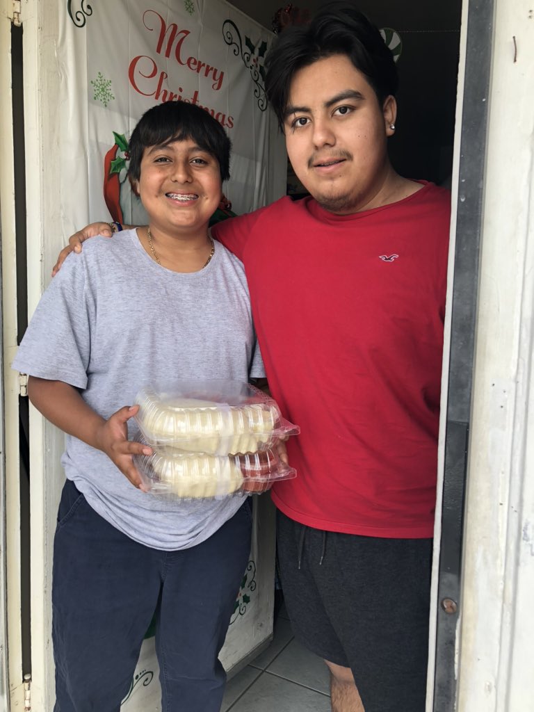 LV_Sharon_'s tweet photo. Big shout out to Tony’s Pizza in DT, for donating 30 pizza kits to our LV families! Owner David Brewer is a LV native,Kearny Grad! I love when real community comes together ! Go show him some love ! https://t.co/11438IhxYZ
