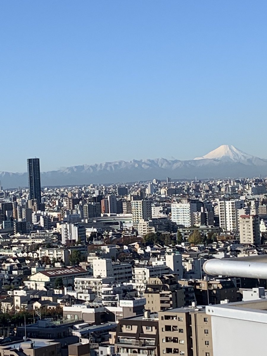 Ya5001's tweet photo. 今日��れて富士山見えた。富士山にコロナの件 どうにかしてくれないかと祈ってみた。今出来ることが外出しない事と祈る事のみ https://t.co/raPoCGvSXp