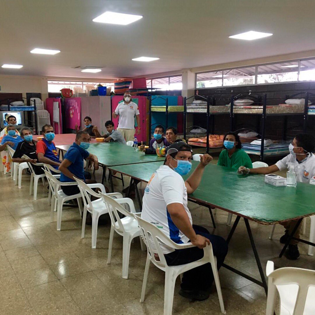 JorgeAcaiturri's tweet photo. Habilitamos un albergue en el Centro de Atención Municipal Integral (Cami) de Pascuales para las personas que viven en situación de calle. Ahora cuentan con un lugar seguro para que puedan aislarse. Ellos reciben alimentos, artículos de aseo personal, atención médica y seguridad. https://t.co/tEr738AqYv