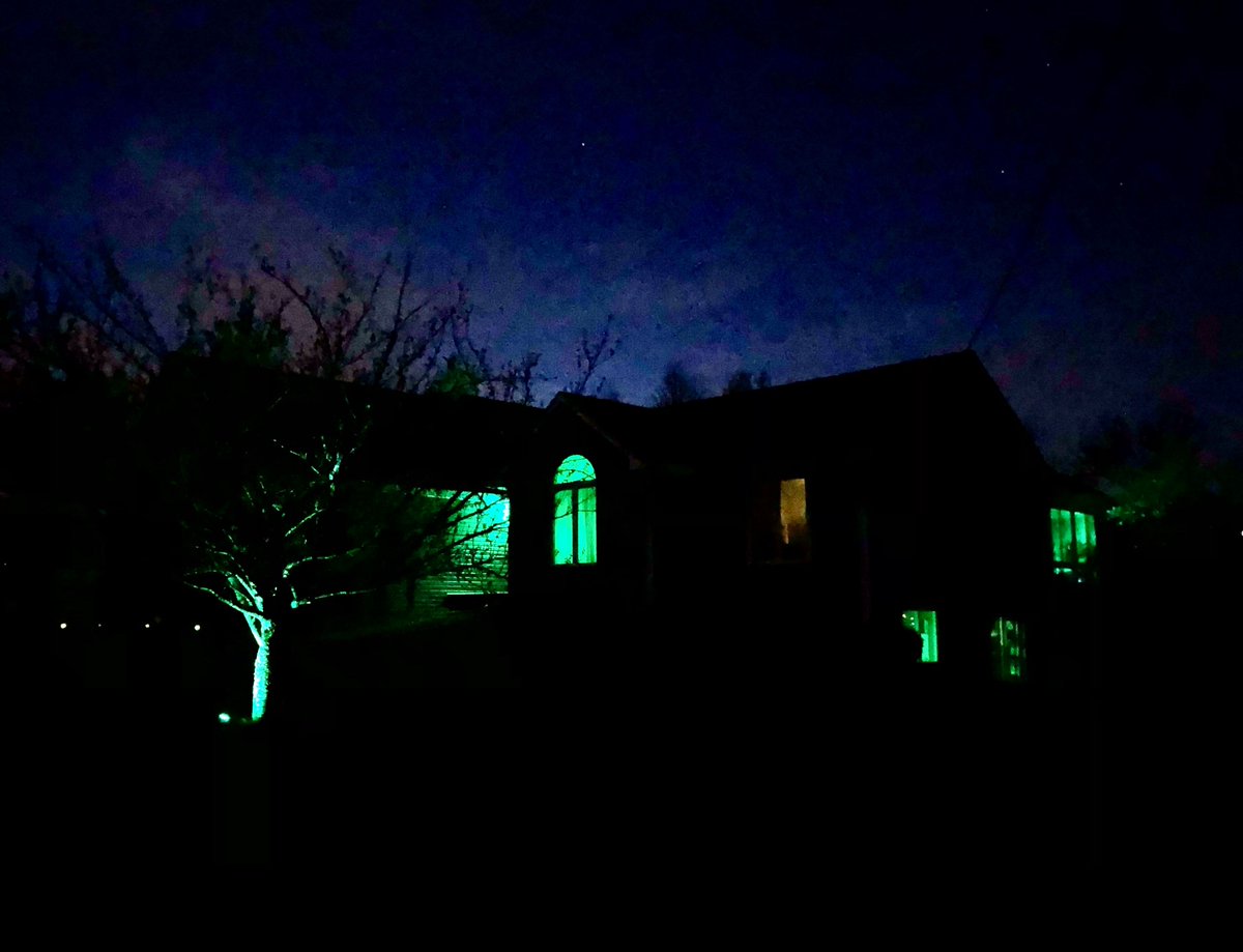 WonderlandFarms's tweet photo. We’re lit up and thinking about our fellow Kentuckians 💚
#TogetherKy #TeamKentucky #UnitedFromADistance https://t.co/vbCVwWvhNO