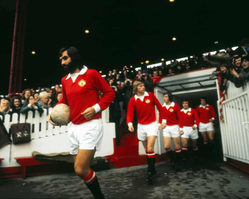 Best leads out the Manchester United team against Birmingham City in October 1973. 👹⚽️