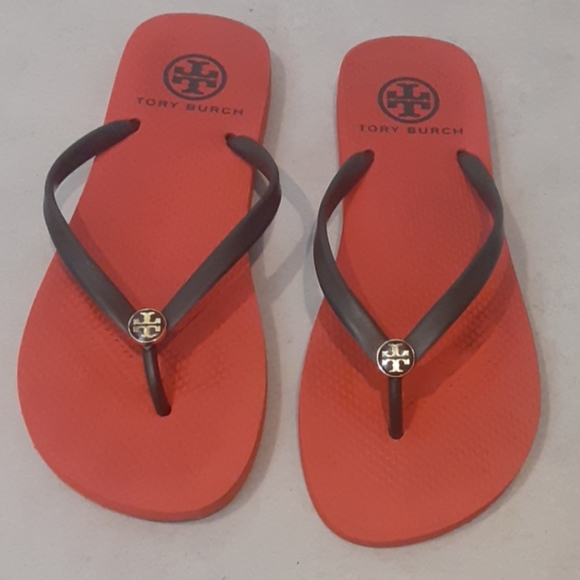 freshthreadstpa's tweet photo. So good I had to share! Check out all the items I'm loving on @Poshmarkapp #poshmark #fashion #style #shopmycloset #toryburch #birkenstock: https://t.co/6G56JrBQAg https://t.co/P6XtPTBO4I