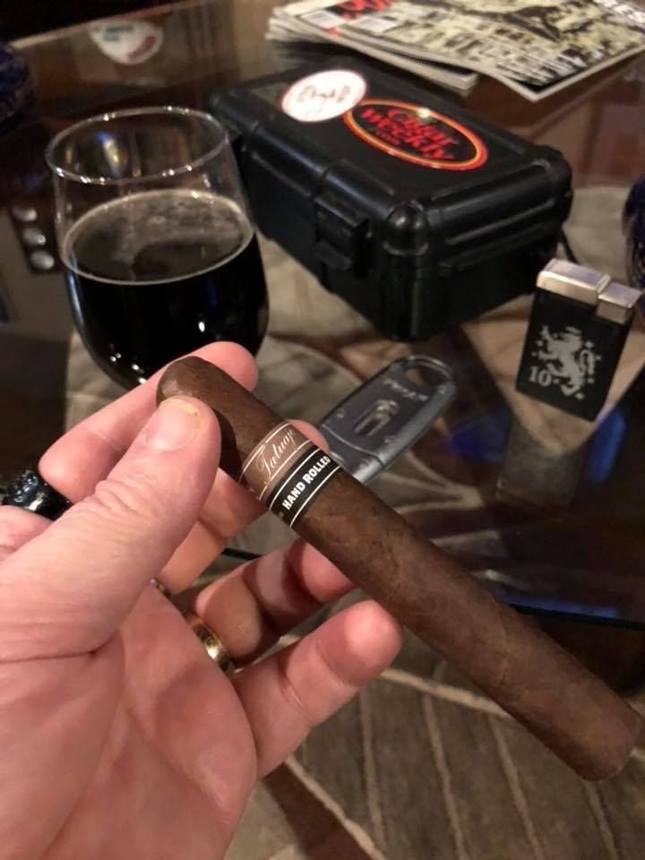 cigarweekly's tweet photo. Check it out - another @Jefslat review, On the FORUMS - https://t.co/7SV58ulbV0 - Tatuaje Hand Rolled movie edition https://t.co/84F51aaL0D #CigarWeekly #CigarLife #CigarReview #Cigars #IPCPR2018 #SmoothDraws https://t.co/tWrPrDFzT8