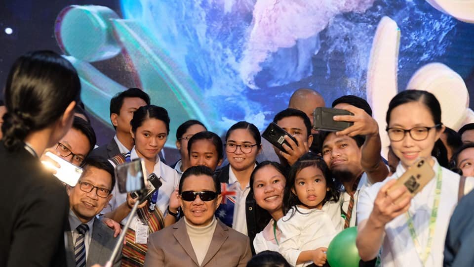 Alsie's tweet image. Seeing you smile makes me go an extra mile. Happy 73rd birthday po @BroEliSoriano 

#BroEliThankfulAt73