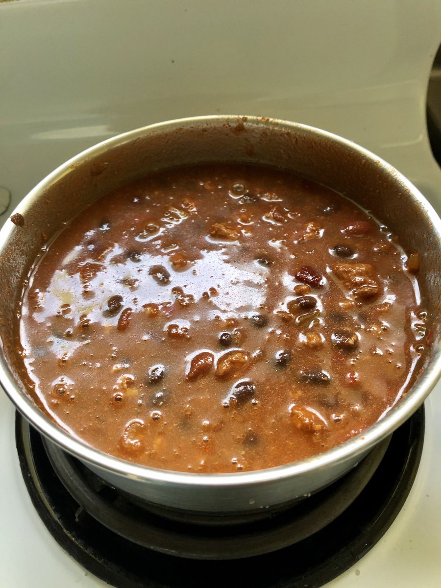 4/n the black beans. I mixed some beef chilli with black beans (both from tins). Drain before incorporating. This thing is messy enough as it is.  #burritoday