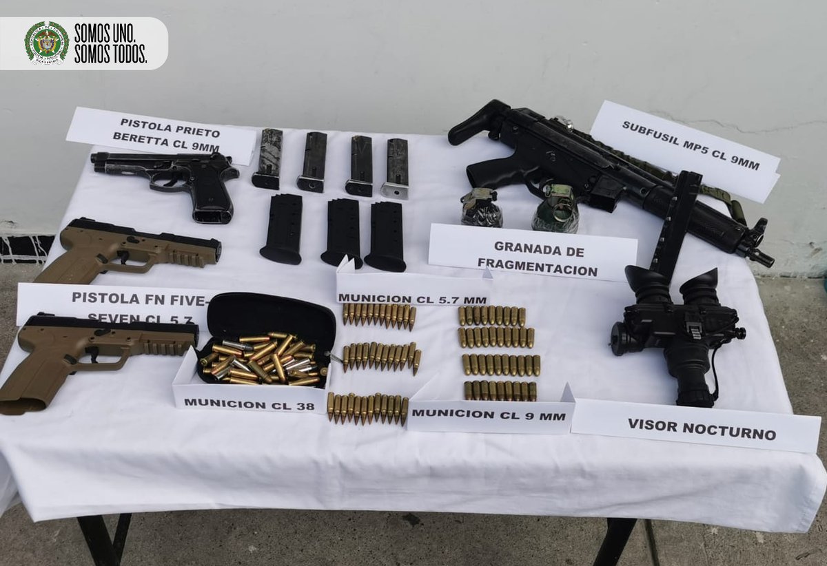 DirectorPolicia's tweet photo. Gracias a información de la Red de Participación Cívica y al trabajo focalizado en la reducción del delito, en La Hormiga #Putumayo, se logró la incautación de material bélico: 1 subametralladora, 2 granadas de fragmentación y 3 pistolas, fue capturada una persona. #DiosYPatria. https://t.co/1EznRiupSs