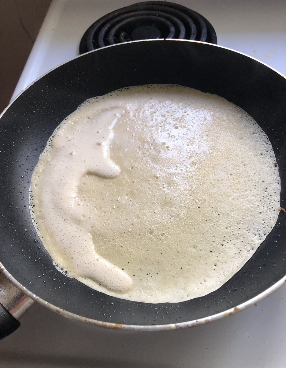 5/n with all the bits and bobs prepped, make your tortillas. Super Rueda makes very elastic and big wheat flour crepés. basic crepé mix & rest for 40 minutes at room temperature to allow the gluten to unroll. Coeliac friends: replace with what works for you   #burritoday