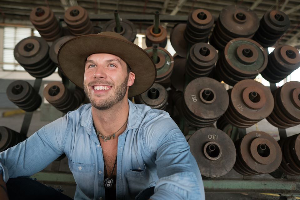 NashvilleTenn's tweet photo. Tomorrow (Sat) night, one of the true good guys in this world &amp; our favorite new artist @HunterTynan ​ is having his first "Quarantine Concert" tomorrow night at 7pm CT live from his home in Texas. Check him out and show him some ♥️

👉 https://t.co/pJwn3Pklr9 https://t.co/2npmk0r2il