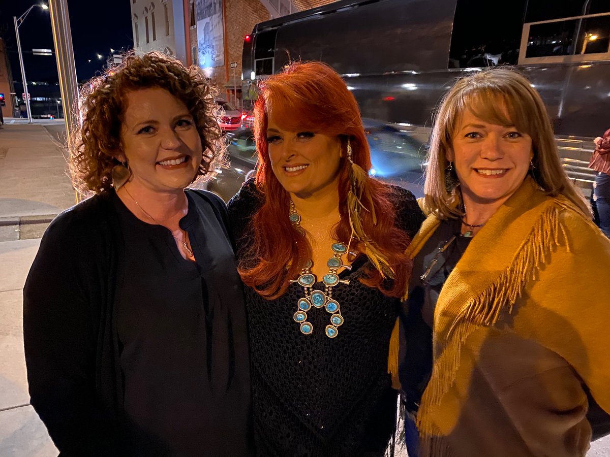 JessicaWLillard's tweet photo. @Wynonna @cactusmoser Thanks for the show! I keep saying “I was just arm in arm with Wynonna 3 weeks ago, &amp; now all this.  Take me back!!!” Mom &amp; I had the best time @ your Knoxville snow. https://t.co/QvuFFVAonk