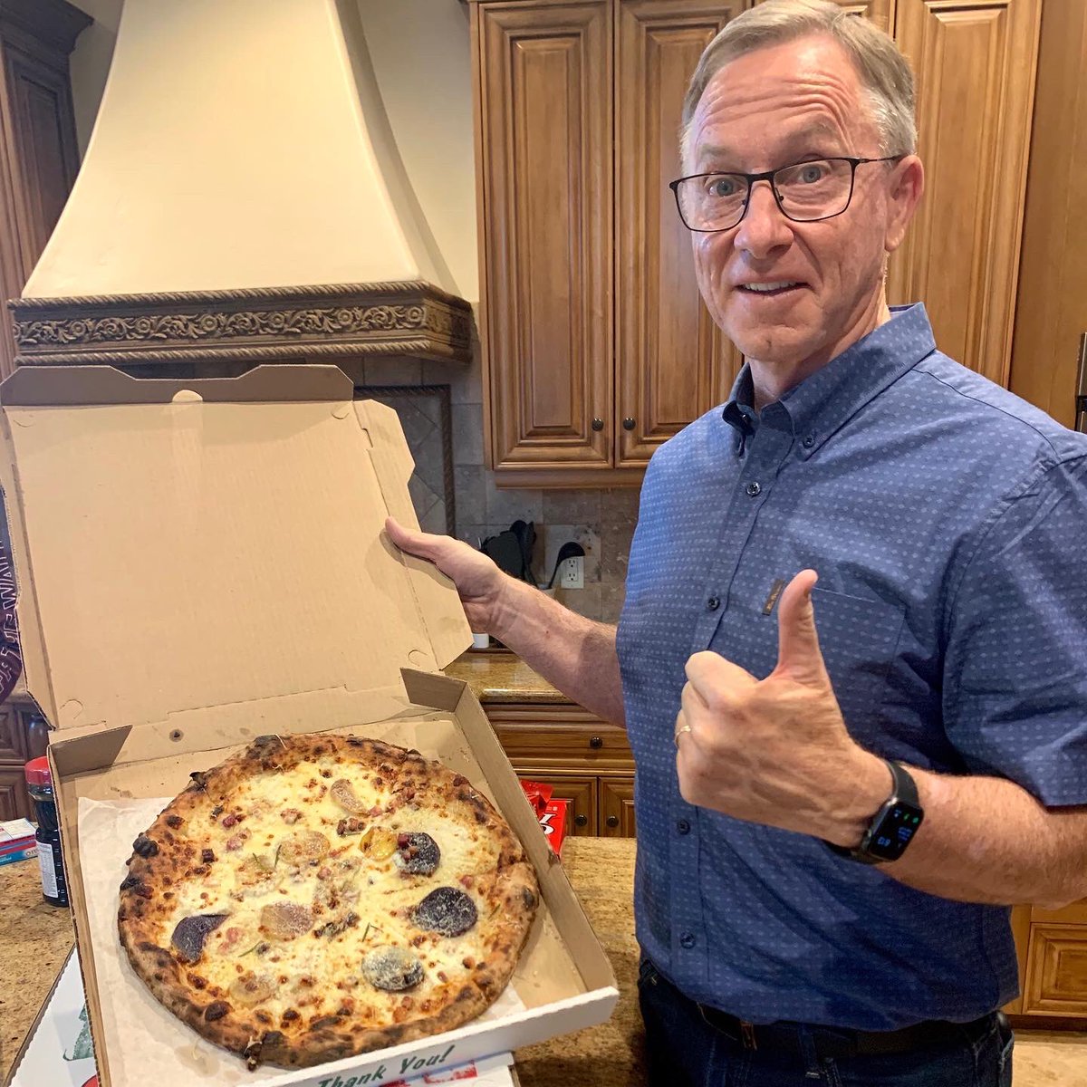 CityofMesaMayor's tweet photo. I love Myke’s Pizza in downtown #Mesa! I would put it up against anyone🍕 #stayhome #eatlocal #azrestaurantweek https://t.co/qxeXNfRoD2