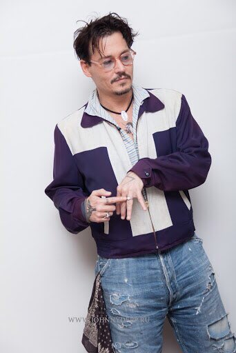 BritFanofDepp's tweet photo. Transcendence photocall (2014)
(📸 By Vera Anderson, Rex, )
#JohnnyDepp #johnchristopherdeppii #depphead #hollywood #hollywoodvampires #music #guitar #rockstar #actor #cute #worldsbest #worldsbestsmile #tattoos #jewelry #JusticeForJohnnyDepp #transcendence #photocall https://t.co/hDyWCck1RU