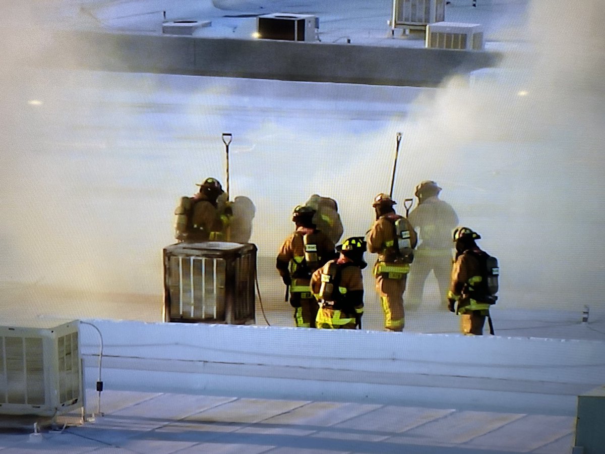 MesaFireDept's tweet image. Around 6pm tonight @MesaFireDept &amp;amp; Tempe Fire crews responded to a #FirstAlarm fire at 1826 W. Broadway Rd in Mesa. Fire crews were able to quickly extinguish and contain a large fire in one of the business suites. No one was injured and the fire is under investigation.